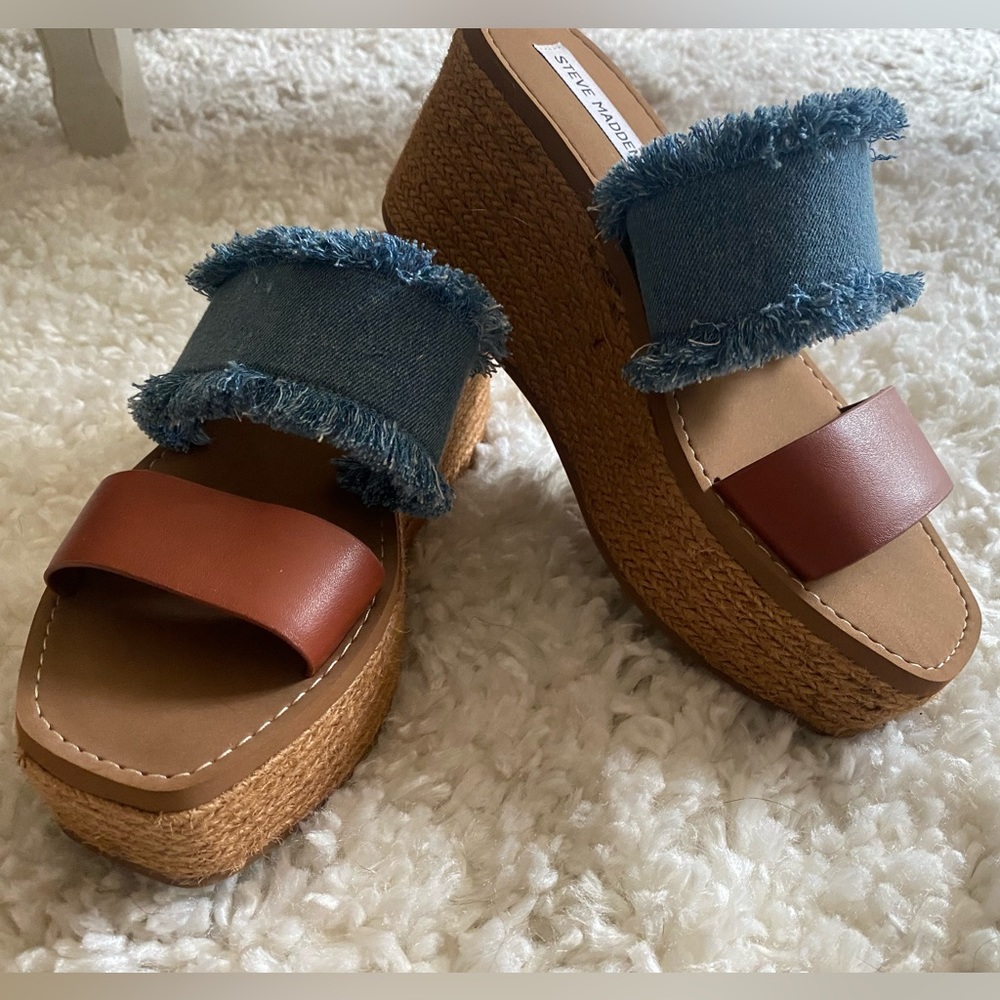 Steve Madden platform sandals. Size 9. Great condition.